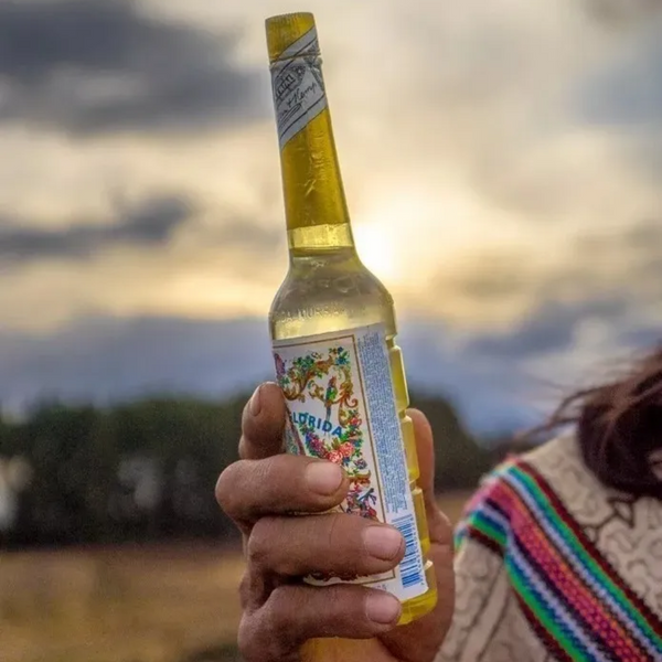 Agua Florida: Usos, Beneficios y Rituales de este Poderoso Elemento Espiritual