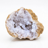 Geoda de cuarzo blanco natural en trozo con formación drusa de cristal de roca