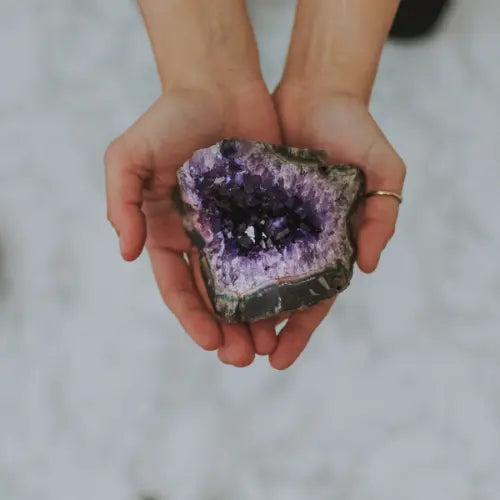Drusa de Amatista Natural – Energía Positiva y Decoración Mística Esotergia