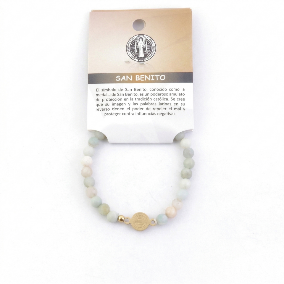 Pulsera Elástica de Amazonita Natural (6 mm) con Dije San Benito Dorado | Acero Inoxidable | Trendz Esotergia