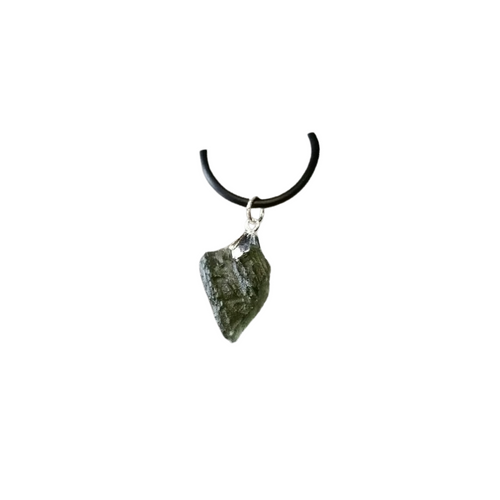 Colgante de Moldavita Natural con Montura en Plata – Piedra de Transformación y Alta Vibración