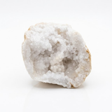 Geoda de cuarzo blanco natural en trozo con formación drusa de cristal de roca