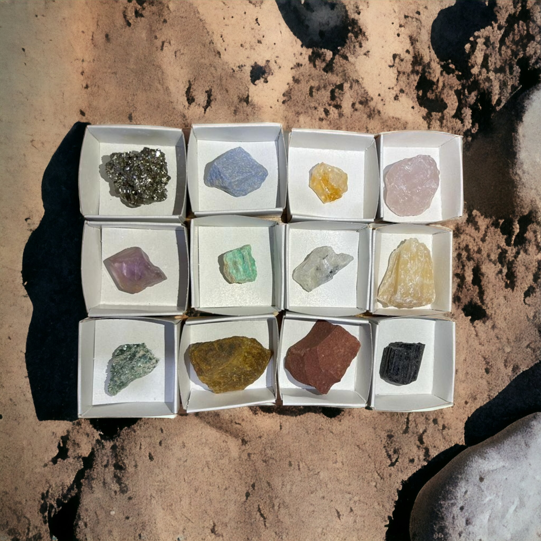 Caja de 12 Minerales en Bruto Colección – Esotergia Tienda