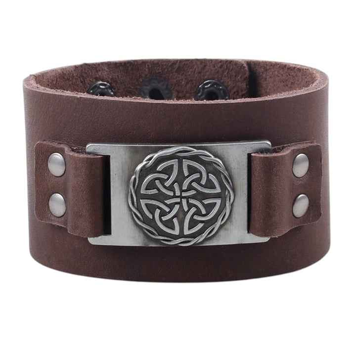Brazalete de Cuero Marrón Nudo Escudo Celta | Protección y Resistencia
