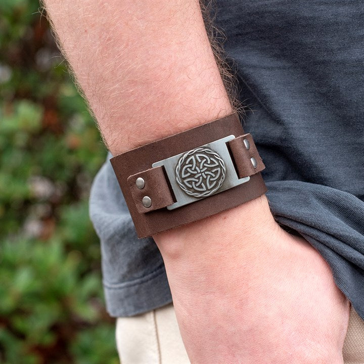 Brazalete de Cuero Marrón Nudo Escudo Celta | Protección y Resistencia Esotergia