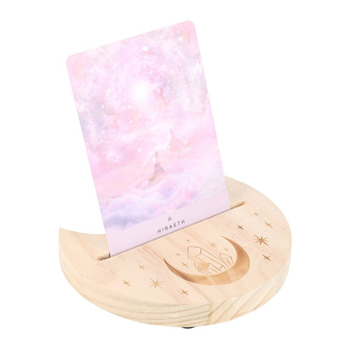 Soporte de Tarot con Luna Creciente – Madera Natural y Energía Mística