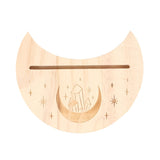 Soporte de Tarot con Luna Creciente – Madera Natural y Energía Mística