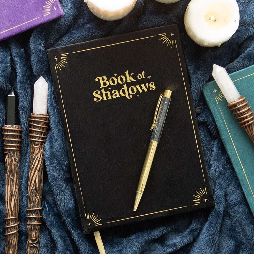 Libro de las Sombras + Pluma Obsidiana: Diario Mágico para Hechizos y Rituales (Protección)