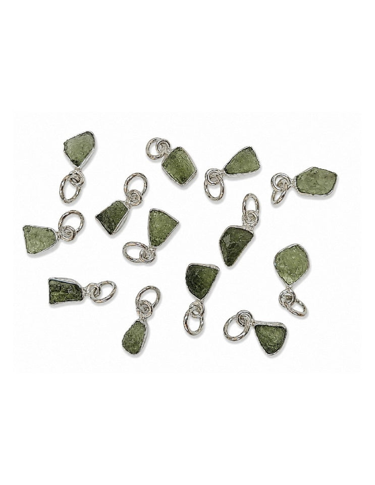 Colgante de Moldavita Auténtica en Plata (1cm) | Piedra de Transformación y Alta Vibración Esotergia